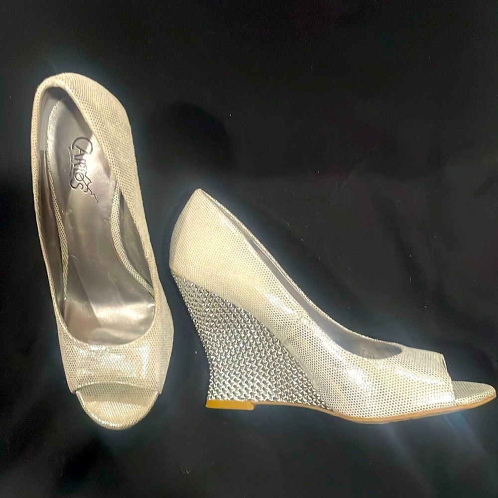 Carlos by Carlos Santana, silver 4 in wedge heel